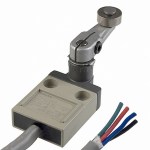 OMRON Spínač  D4C-1220 koncový