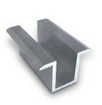 ALU Středová svorka l=70mm pro uchycení panelu s otvorem